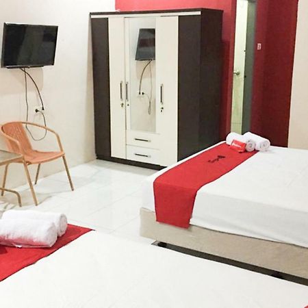 Hotel Reddoorz @ Simpang Lima Jupiter Sorong Exterior foto