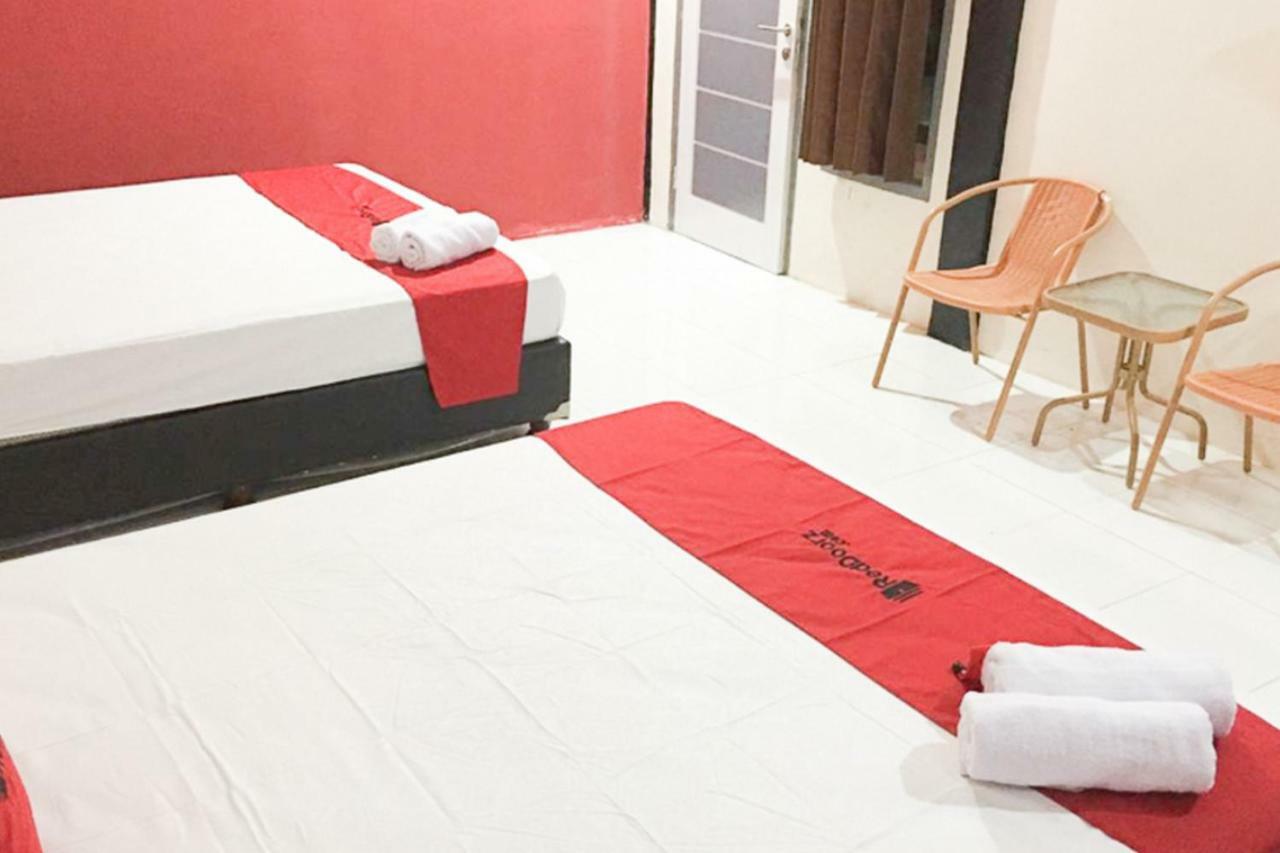 Hotel Reddoorz @ Simpang Lima Jupiter Sorong Exterior foto