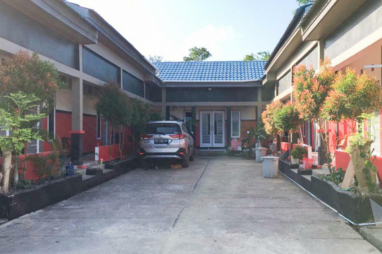 Hotel Reddoorz @ Simpang Lima Jupiter Sorong Exterior foto